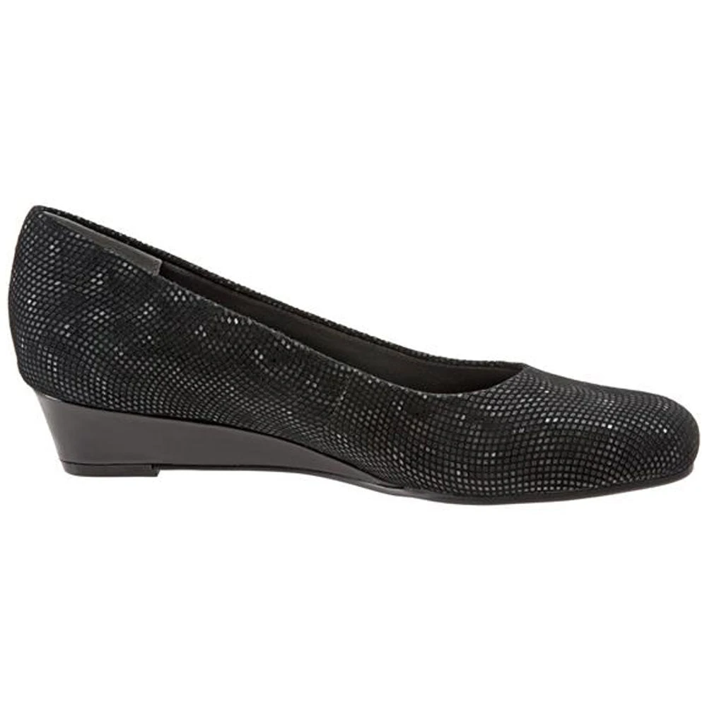 Trotters Lauren Black 3D Patent Suede (Women's) 5 Trotters Lauren Black 3D Patent Suede (Women's) - Image 3